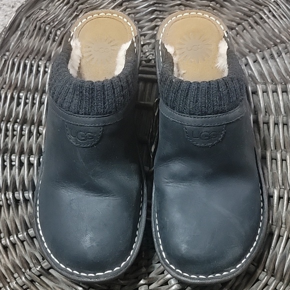 Ugg slip on - Picture 1 of 4